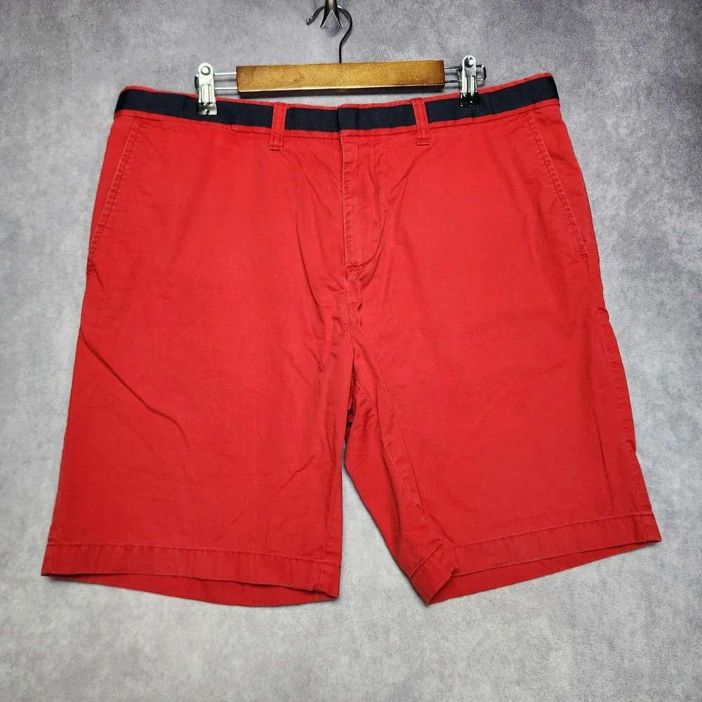 Tommy Hilfiger Mens Red Chino Shorts Navy Ribbon Trim Size 36 Flat Front Cotton